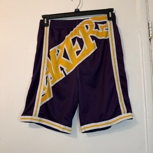 Mitchell & Ness Lakers Retro Shorts – Vintage NBA Hardwood Classics – XL (YOUTH)